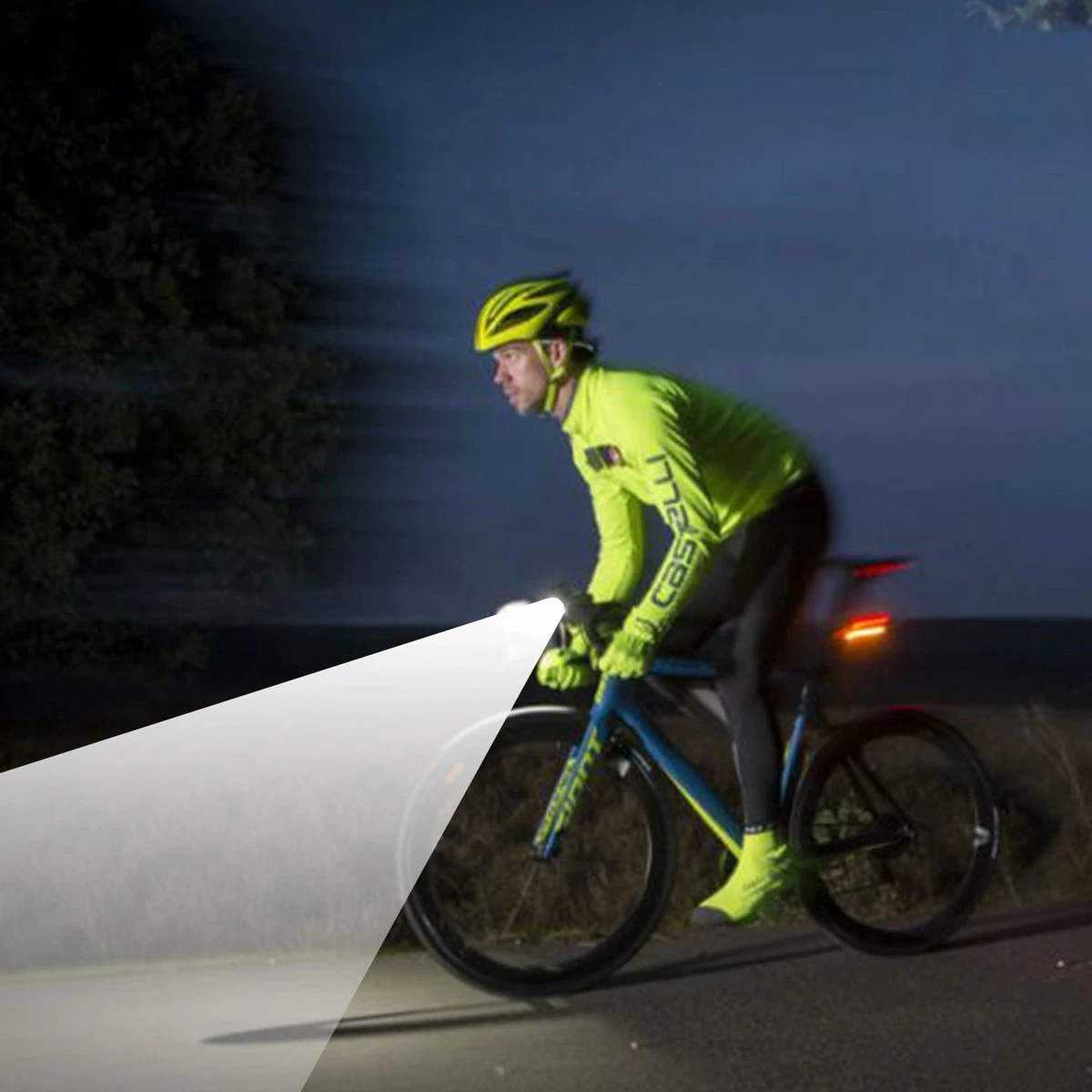 PRO LED 2022 Fietsverlichting Set - Racefiets Verlichting - Voorlicht En Achterlicht - Fietsaccessoires - USB Oplaadbaar - IP65 Waterdicht 7 PRO LED 2022 Fietsverlichting Set - Racefiets Verlichting - Voorlicht En Achterlicht - Fietsaccessoires - USB Oplaadbaar - IP65 Waterdicht - Afbeelding 7