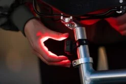 AXA Niteline 11 LED Fietsverlichting - Fietslampjes Voor En Achter - Batterij -Abus Fiets Deals Store 1200x800 43