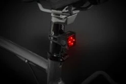 AXA Niteline 11 LED Fietsverlichting - Fietslampjes Voor En Achter - Batterij -Abus Fiets Deals Store 1200x800 44