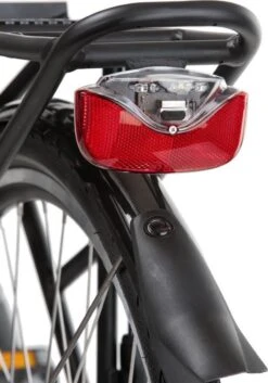 AXA Omega - Fiets Achterlicht - LED Fietsverlichting Op Batterij – Auto On/off Systeem - 50-80 Mm - Rood -Abus Fiets Deals Store 839x1200